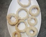 Foto langkah ke 3 dari resep Crispy Onion Rings Eggless Berlapis Bread Crumbs atau Tepung.