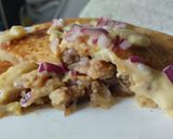 Foto del paso 8 de la receta: Arepa🫓de yuca rellena de carne🥩bbq y queso🥯🧀🧇