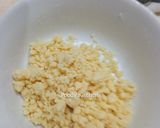 Foto langkah ke 1 dari resep Strawberry Cream Cheese Crumble Bread.