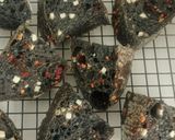 Foto langkah ke 29 dari resep Charcoal Wijen Chili Flakes Cheese Sourdough Bread (Open Bake Method).