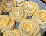 Foto del paso 6 de la receta: Rosas rellenas de queso feta 🌹