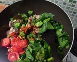 Foto langkah ke 3 dari resep Tumis Pare Tempe Bongkrek Daun Melinjo.