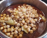 Foto del paso 6 de la receta: Costilla de cerdo guisada con garbanzos y patatas