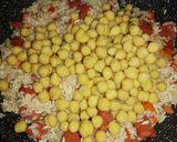 Foto del paso 3 de la receta: Arroz rojo con garbanzos y chorizo
