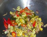 Foto langkah ke 3 dari resep Tumis kerang.