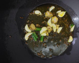 टमाटर लहसुन की तीखी मीठी चटनी(tamatar lahsun ki teekhi meethi chutney recipe in hindi) रेसिपी चरण 2 फोटो