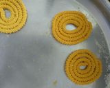 झटपट चकली (chakali recipe in marathi) रेसिपी स्टेप 4 फोटो 