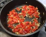 Une image de l'étape 8 de Pavés de saumon aux tomates, oignon de roscoff et jus citronné.
