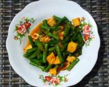 Foto langkah ke 6 dari resep Tumis tahu kacang panjang.