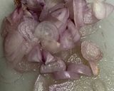 Foto langkah ke 4 dari resep Tumis Sawi Putih, Wortel & Bakso.