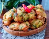 Foto langkah ke 4 dari resep Bakwan Tahu Daun Kucai.