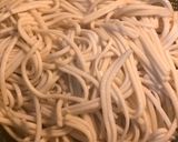 Hình bước làm 1 của món Mì udon trộn nấm