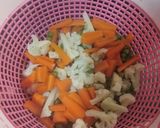 फूलगोभी गाजर और हरी मटर का अचार (ful gobhi gajar aur hari matar ka achar recipe in Hindi) रेसिपी चरण 3 फोटो
