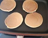 Foto langkah ke 6 dari resep Soft fluffy pancake, takaran sendok.