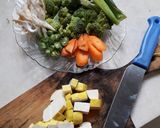 Foto langkah ke 1 dari resep Tumis Tahu Sayuran.
