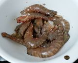 Foto langkah ke 1 dari resep Udang goreng asam manis.