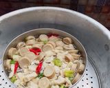 Foto langkah ke 4 dari resep Soup Ayam Sosis.