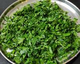 A picture of step 2 of Sickle senna leaves stir fry.