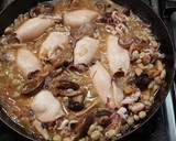 Foto del paso 9 de la receta: Calamares rellenos de habitas y setas con jamón serrano