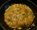 Foto del paso 6 de la receta Tortilla de calabacín y gambas