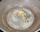 A picture of step 3 of Garlic fettuccine.