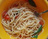 Foto del passaggio 3 della ricetta Spaghetti con Pomodoro crudo e Basilico
