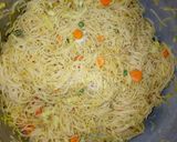 A picture of step 2 of Fried spaghetti.