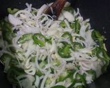 Foto del paso 4 de la receta: Pollo a la portuguesa con habas