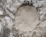 A picture of step 4 of Bhakari of rice flour.