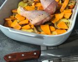 Tepsis alsó csirkecomb vele sült zöldségekkel recept fázis 3 fotója