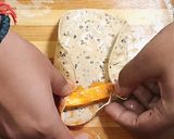 A picture of step 5 of Paneer Papad Roll 📌.
