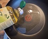 Sajttal töltött pulykamell krumplipürével és tejfölös salátával recept fázis 7 fotója