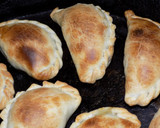 Foto del paso 10 de la receta: Empanadas de bondiola braseada desmechada