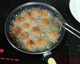 Foto del paso 3 de la receta: Albóndigas con nata y patatas fritas