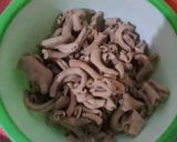 Foto langkah ke 1 dari resep Usus Ayam Cabai Hijau.