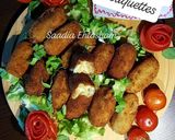 A picture of step 5 of Cheesy chicken croquettes.. 😍😍.