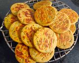 કોથમીર મરચા બિસ્કિટ ભાખરી (Biscuit bhakhri recipe in Gujarati) રેસીપી સ્ટેપ5ફોટો