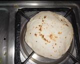 चावल के आटे की रोटी(Chawal ke aate ki roti recipe in hindi) रेसिपी चरण 3 फोटो