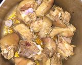 Hình bước làm 3 của món Giò heo kho măng