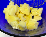 Foto del paso 1 de la receta: Patatas al ajo y romero