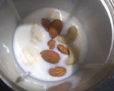 A picture of step 1 of Nutella banana milkshake.