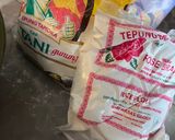 Foto langkah ke 1 dari resep Peyek kacang super renyah.