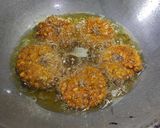 लाखोळीच्या डाळीचे खुसखुशीत वडे (Lakholichya Daliche Vade Recipe In Marathi) रेसिपी स्टेप 3 फोटो 