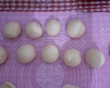 Foto langkah ke 5 dari resep Donat Bunga.
