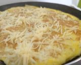 صورة لخطوة 5 من وصفة اوملات البطاطا 🥚🥔المبشورة🤤