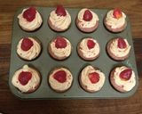 Foto del paso 4 de la receta: Cupcakes de frutillas frescas