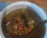 Foto del paso 2 de la receta: Guiso de lentejas y pollo con pasas rubias