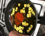 Foto del paso 4 de la receta: Alas de pollo con ajos y vino con rehogado de col