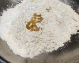 A picture of step 3 of स्पाइसी नूडल्स रोल.