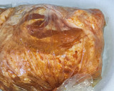 Foto del paso 2 de la receta: Cerdo asado con aderezo de salsa soya, perejil y ajo
